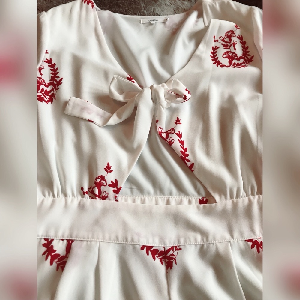 Tula Rosa Romper Medallion - Picture 4 of 4